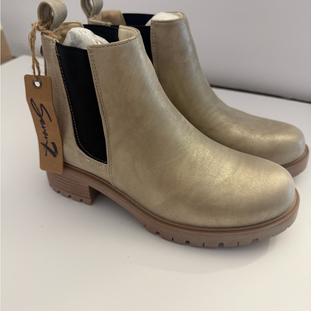 Seven7 Women's Metallic Ankle Booties